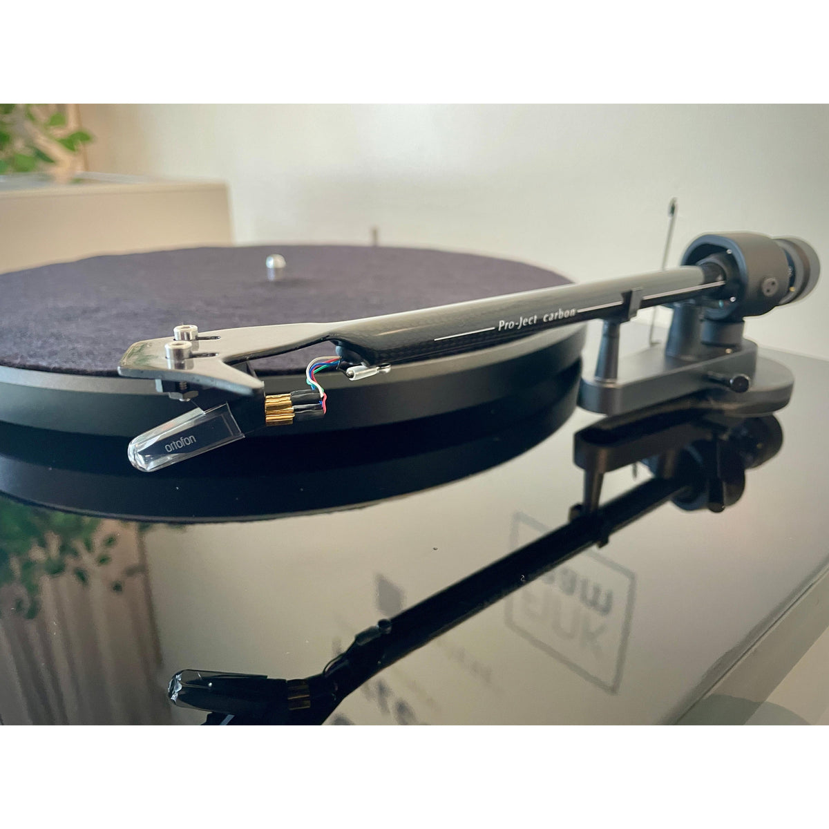 Pro-Ject - Debut Carbon - Turntable - Previously Enjoyed - AUCKLAND STORE